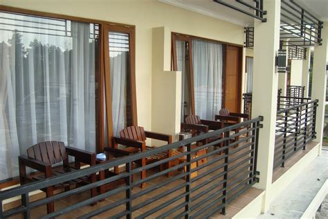 5 Model Balkon Rumah Kayu Minimalis Klasik Sederhana — Courtina | Courtina
